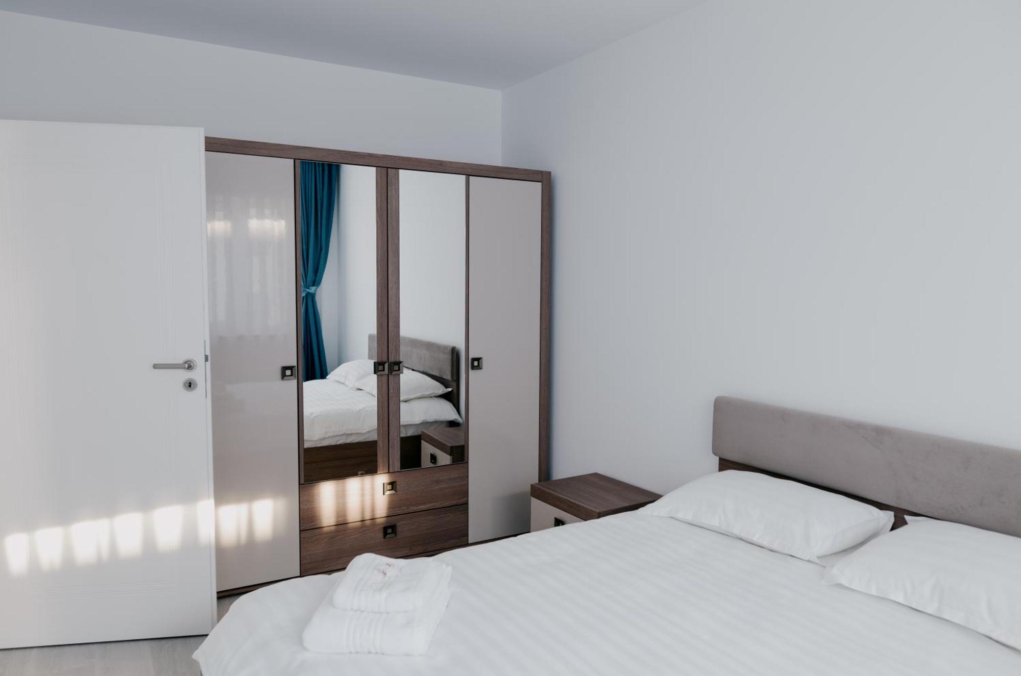 Royal Blue Property Oradea Exterior foto